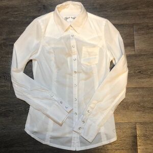 ⭐️NWT white button up Guess top ⭐️